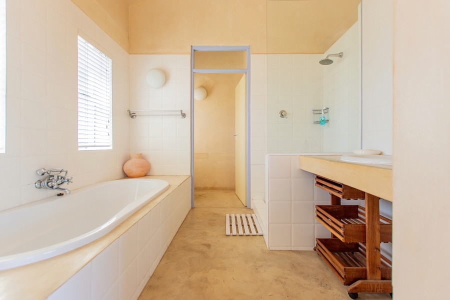 6 Bedroom Property for Sale in Paradise Beach Western Cape